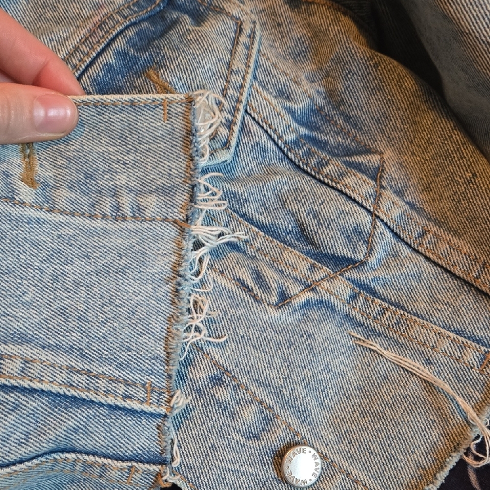 Cropped Distressed Denim Jacket - Picture 14 of 16